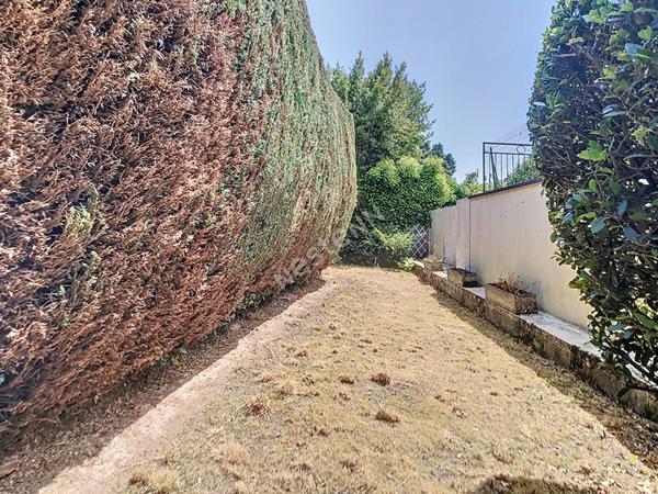 NANTES ROND-POINT DE VANNES / Maison 4 pièces 3 chambres 76m², petit jardin, deux garages