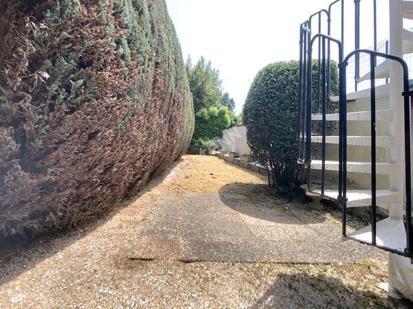 NANTES ROND-POINT DE VANNES / Maison 4 pièces 3 chambres 76m², petit jardin, deux garages