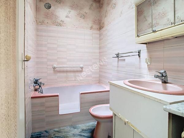 NANTES ROND-POINT DE VANNES / Maison 4 pièces 3 chambres 76m², petit jardin, deux garages