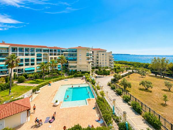 SUPERBE 2 PIECES VUE MER A JUAN LES PINS