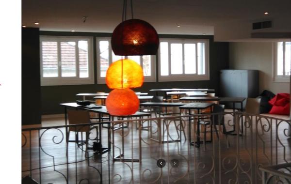 Bâtiment professionnel avec 20 parkings. Brive la gaillarde