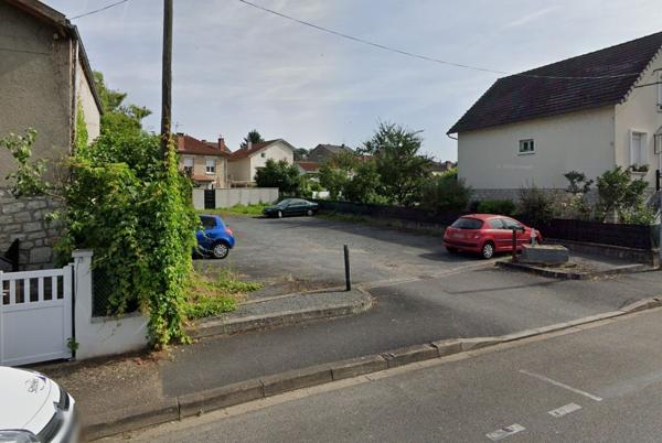 Bâtiment professionnel avec 20 parkings. Brive la gaillarde