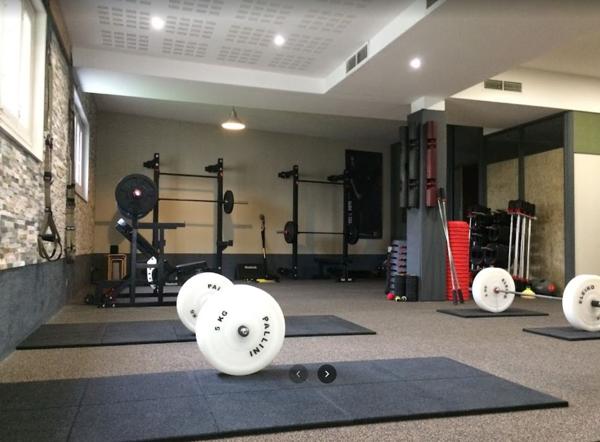 Bâtiment professionnel avec 20 parkings. Brive la gaillarde
