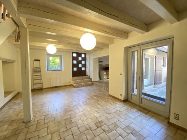Charme & Rentabilité : rare Propriété Médiévale au Coeur du Quercy Bretenoux