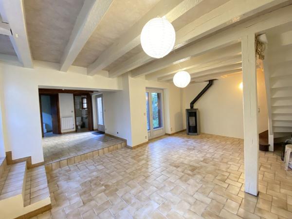 Charme & Rentabilité : rare Propriété Médiévale au Coeur du Quercy Bretenoux