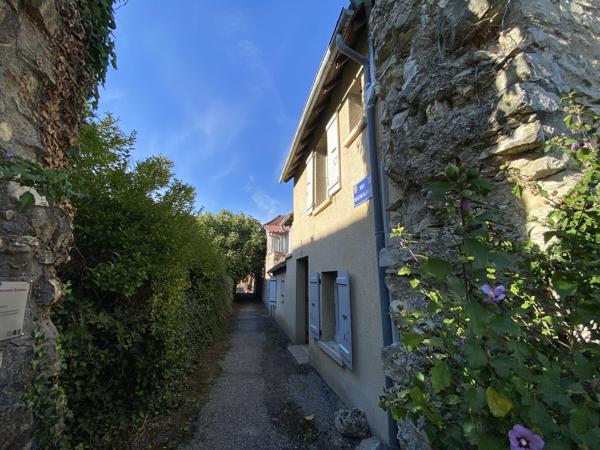 Charme & Rentabilité : rare Propriété Médiévale au Coeur du Quercy Bretenoux