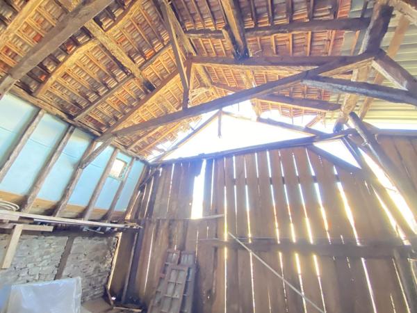 Charme & Rentabilité : rare Propriété Médiévale au Coeur du Quercy Bretenoux
