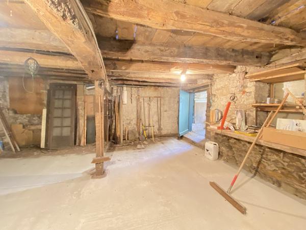 Charme & Rentabilité : rare Propriété Médiévale au Coeur du Quercy Bretenoux