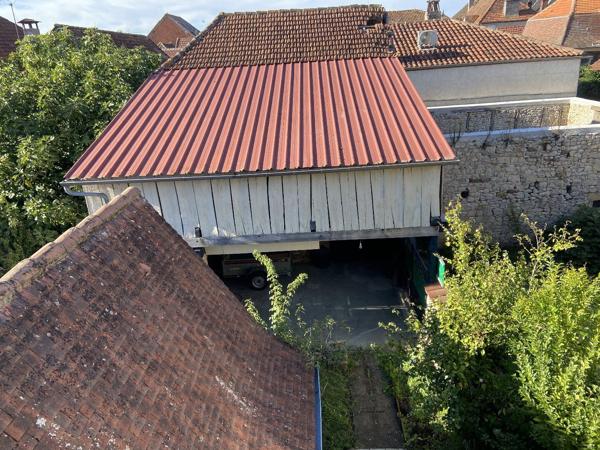 Charme & Rentabilité : rare Propriété Médiévale au Coeur du Quercy Bretenoux