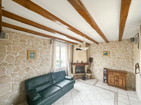 Maison avec sous-sol total a vendre sur Réau - 5 pièces a rénover