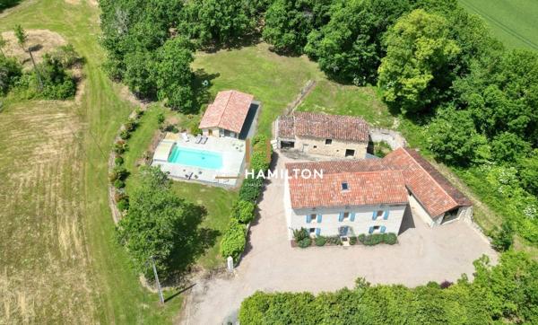 SUPERBE MAISON EN PIERRE RÉNOVÉE, AVEC BOIS ET TERRAINS ATTENANTS Cordes-sur-ciel