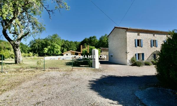 SUPERBE MAISON EN PIERRE RÉNOVÉE, AVEC BOIS ET TERRAINS ATTENANTS Cordes-sur-ciel