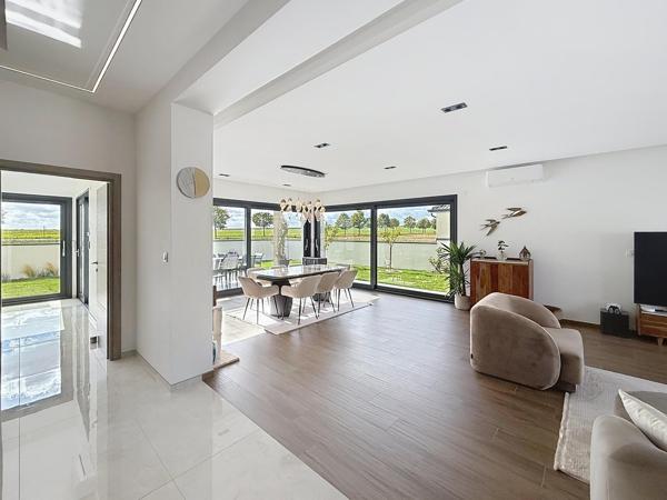 À quelques minutes de Reims – Une maison contemporaine aux prestations de qualité.