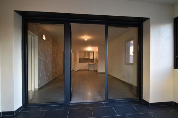 T2 sainte savine loggia fermée
