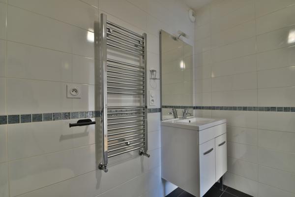 T2 sainte savine loggia fermée