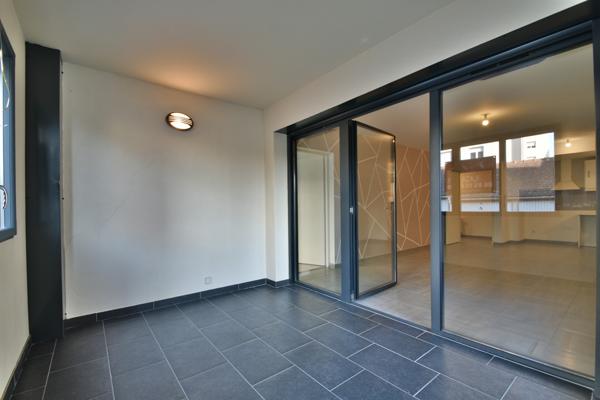 T2 sainte savine loggia fermée