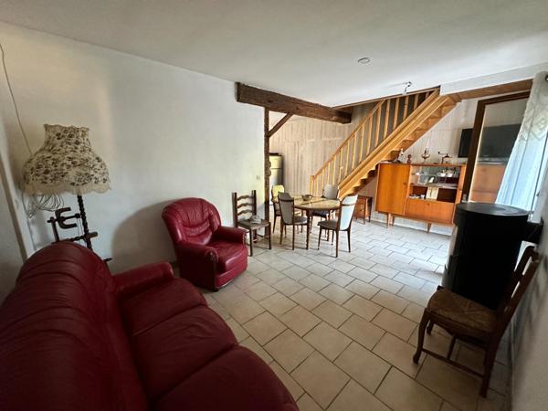 AGREABLE MAISON DE VILLAGE -CALME  - JARDIN CLOS -