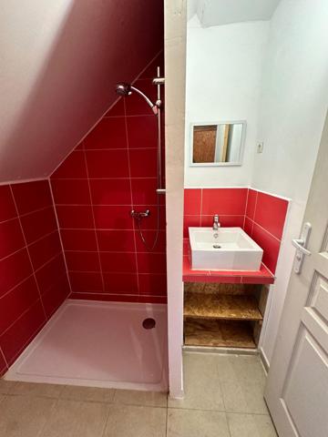 AGREABLE MAISON DE VILLAGE -CALME  - JARDIN CLOS -