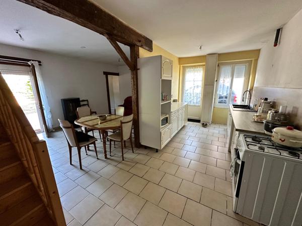 AGREABLE MAISON DE VILLAGE -CALME  - JARDIN CLOS -