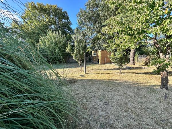 AGREABLE MAISON DE VILLAGE -CALME  - JARDIN CLOS -