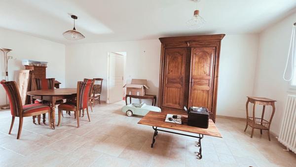 Maison charentaise Meursac 211 m2 au calme non mitoyenne