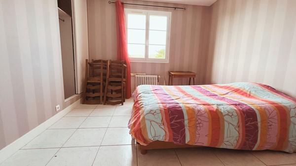 Maison charentaise Meursac 211 m2 au calme non mitoyenne