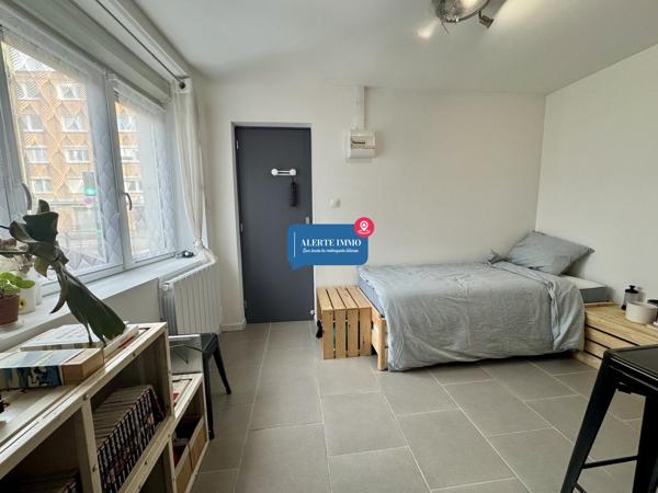 IMMEUBLE RENOVE 3 STUDIOS+1 T2+1 RDC COMMERCIAL