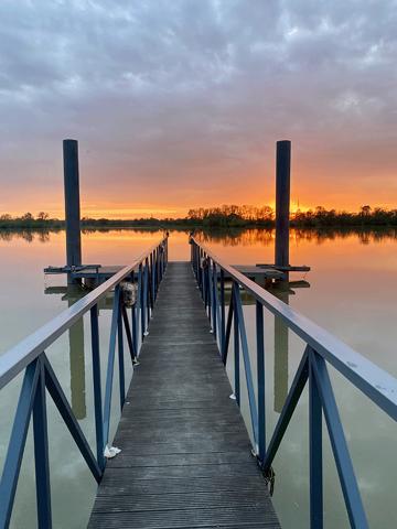Bordeaux Rive droite, magnifique propriété du 19ème avec ponton privé et piscine au coeur d’un parc privé de deux hectares