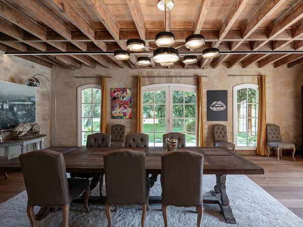 Bordeaux Rive droite, magnifique propriété du 19ème avec ponton privé et piscine au coeur d’un parc privé de deux hectares