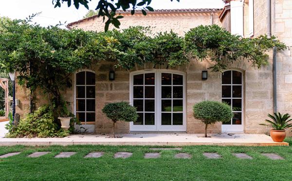 Bordeaux Rive droite, magnifique propriété du 19ème avec ponton privé et piscine au coeur d’un parc privé de deux hectares