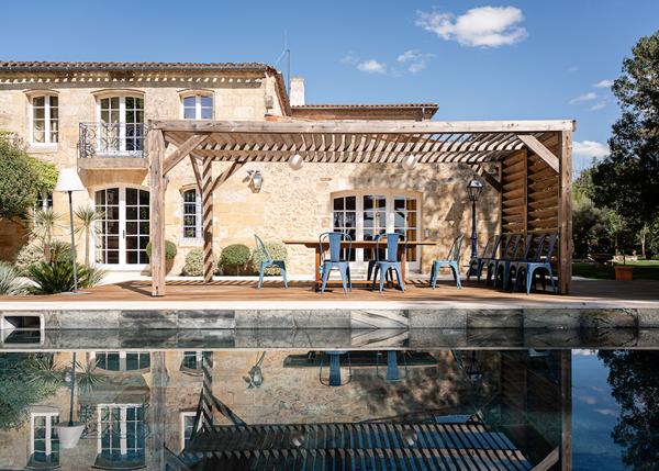 Bordeaux Rive droite, magnifique propriété du 19ème avec ponton privé et piscine au coeur d’un parc privé de deux hectares