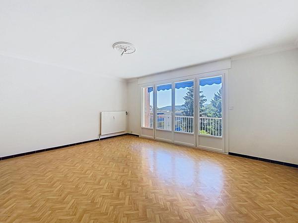 Appartement 4 pièces à vendre à Laragne Monteglin - balcon, garage et cave