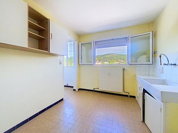 Appartement 4 pièces à vendre à Laragne Monteglin - balcon, garage et cave