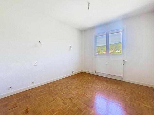 Appartement 4 pièces à vendre à Laragne Monteglin - balcon, garage et cave