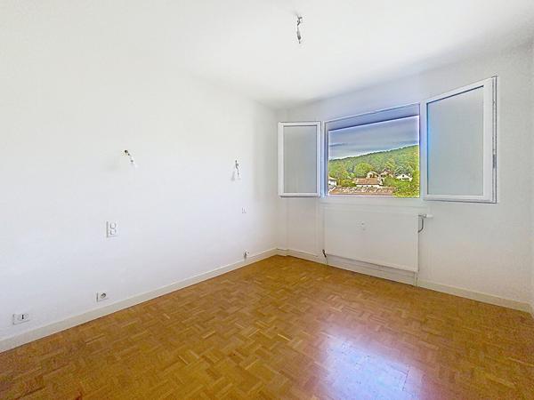 Appartement 4 pièces à vendre à Laragne Monteglin - balcon, garage et cave