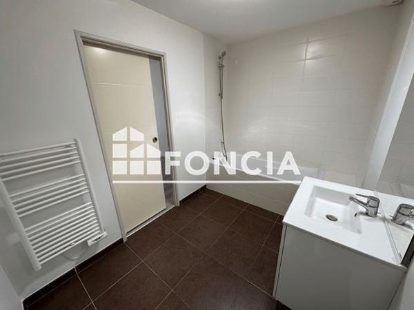 Location Appartement 2 pièces 41.61 m² - 800 CHEMIN DES VIOUGUES Salon De Provence 13300