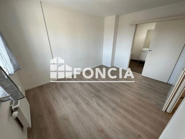 Location Appartement 2 pièces 41.61 m² - 800 CHEMIN DES VIOUGUES Salon De Provence 13300