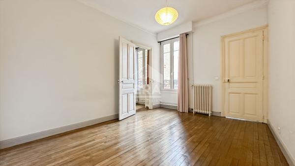 APPARTEMENT T2 AVEC TERRASSE EN HYPER-CENTRE, RUE DE THILLOIS