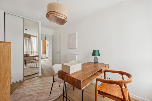 Maison 4 pièces de 101m² + terrasse / jardin + 2 parkings ! VERSAILLES
