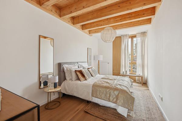 Maison 4 pièces de 101m² + terrasse / jardin + 2 parkings ! VERSAILLES