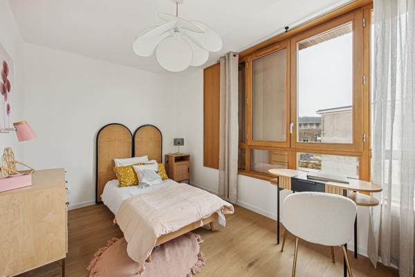 Maison 4 pièces de 101m² + terrasse / jardin + 2 parkings ! VERSAILLES