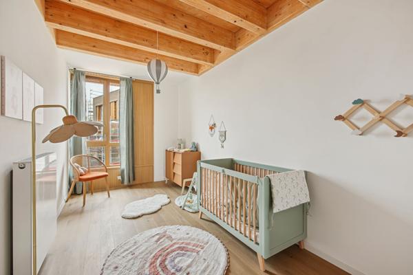 Maison 4 pièces de 101m² + terrasse / jardin + 2 parkings ! VERSAILLES