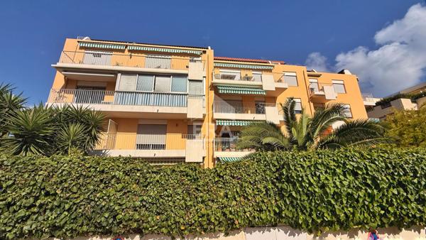 A VENDRE Appartement STUDIO AVEC TERRASSE ET CAVE - Nice