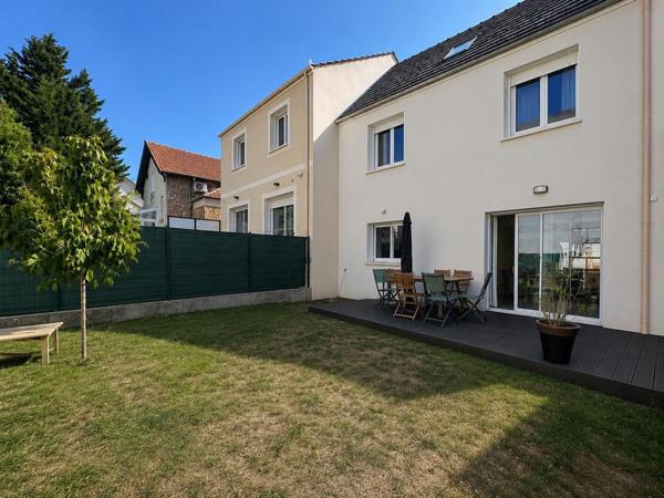 EXCLUSIVITÉ Maison récente 4 chambres à 5 min de la gare d 630 000 € - Référence  893