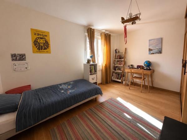 EXCLUSIVITÉ Maison récente 4 chambres à 5 min de la gare d 630 000 € - Référence  893