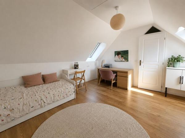 EXCLUSIVITÉ Maison récente 4 chambres à 5 min de la gare d 630 000 € - Référence  893