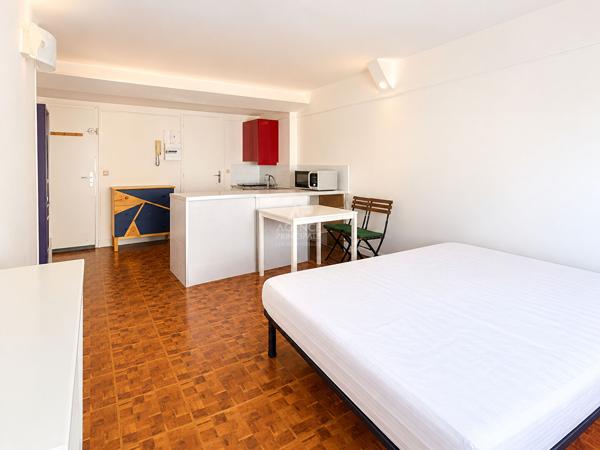 À vendre Studio de charme en plein coeur de Saint-Germain-en-Laye 173 000 € **  - Référence  18962