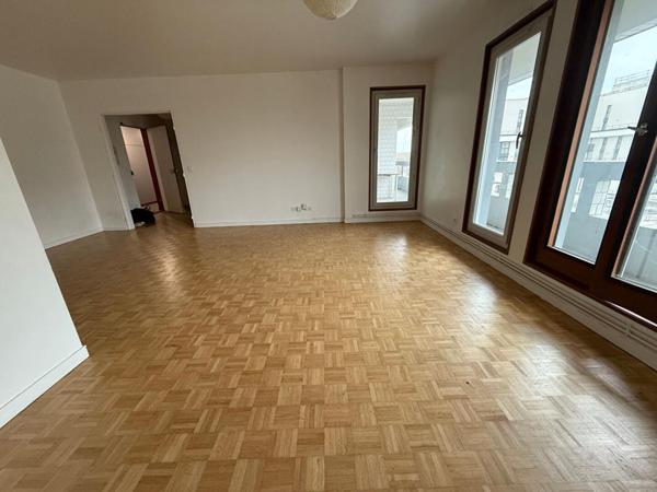 SURESNES CENTRE-VILLE -  Appartement 3 pièce(s) 74 m2 - ASCENSEUR - TERRASSE - PARKING - CAVE - BUS AU PIED DE L'APPARTEMENT