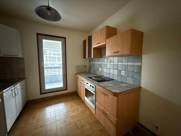 SURESNES CENTRE-VILLE -  Appartement 3 pièce(s) 74 m2 - ASCENSEUR - TERRASSE - PARKING - CAVE - BUS AU PIED DE L'APPARTEMENT
