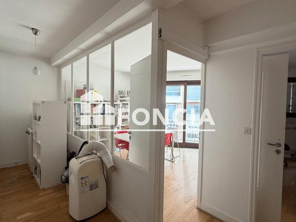 Location Local commercial 3 pièces 48.19 m² - 10 RUE DE LA GATINE Angouleme 16000